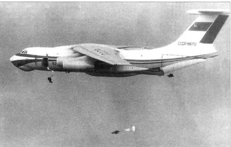 Первый опытный Ил-76 СССР-86712 в ходе проведения испытаний по оценке безопасности аварийного покидания самолета